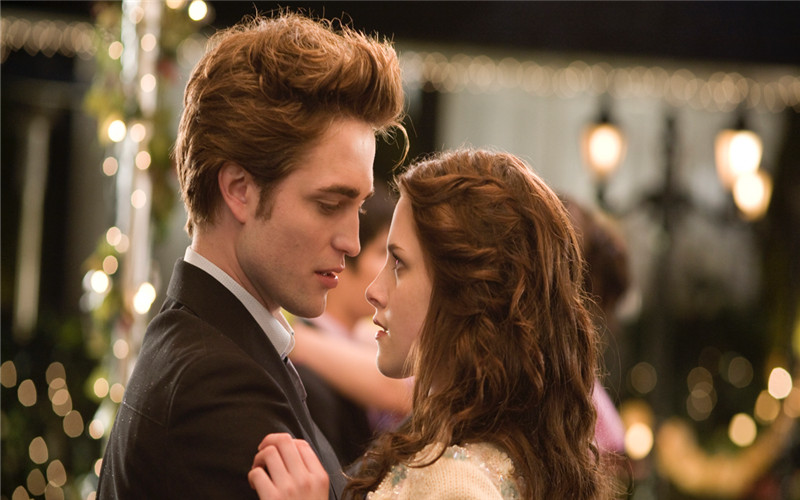 Kristen Stewart and Robert Pattinson in Twilight (2008)