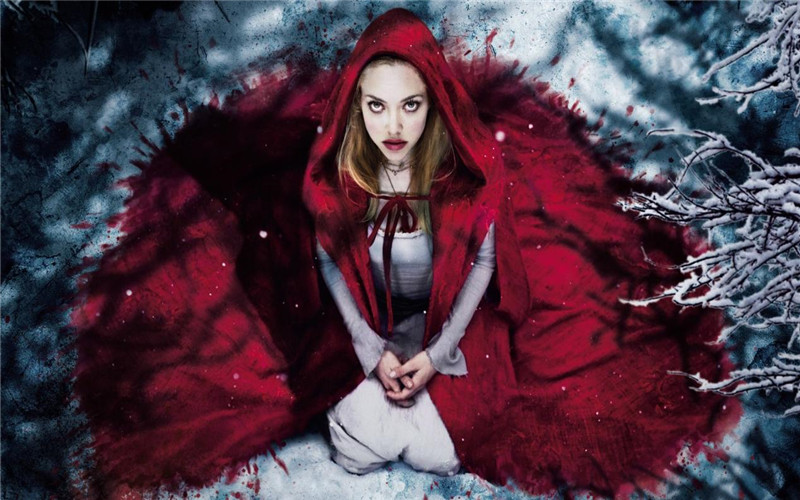 Amanda Seyfried plays Valerie in Red Riding Hood (2011)